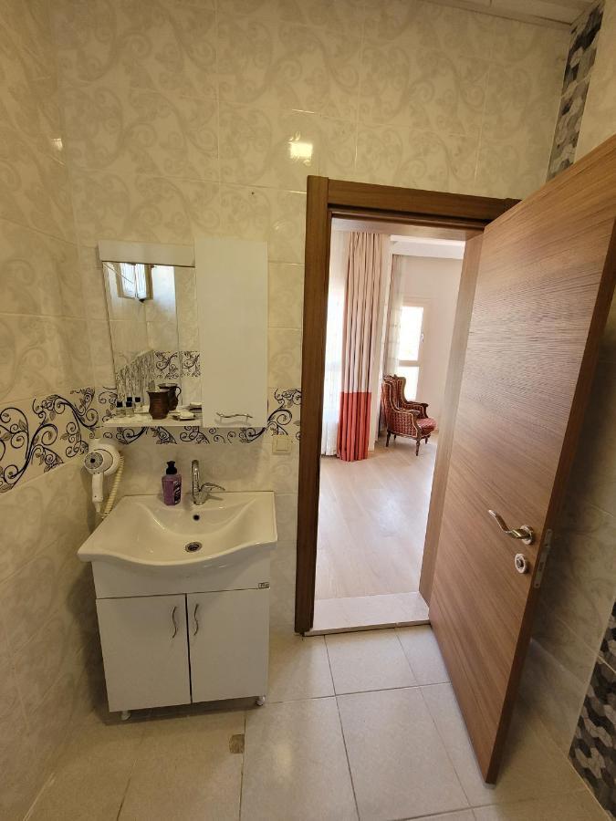 B&B Masif House