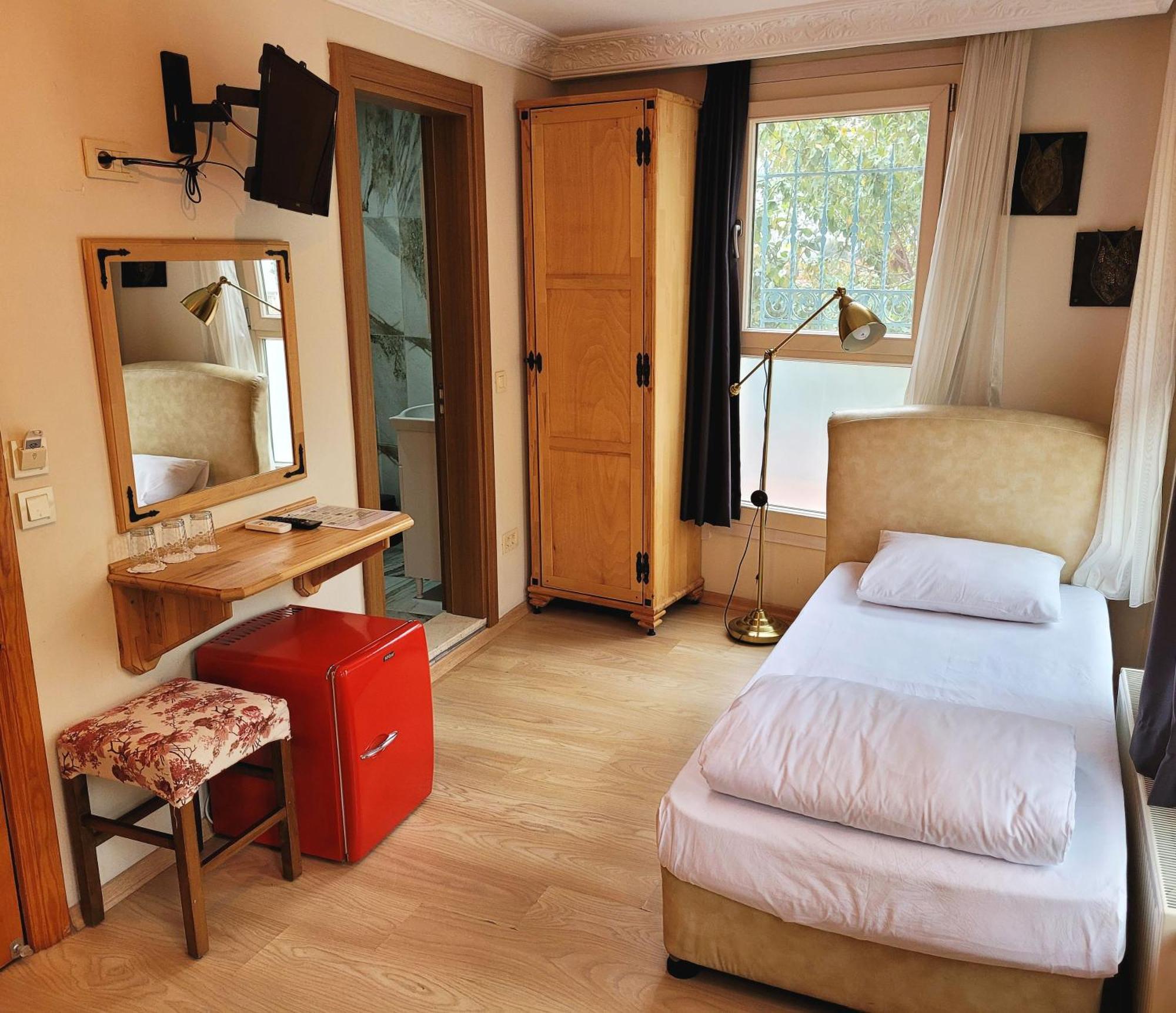B&B Masif House